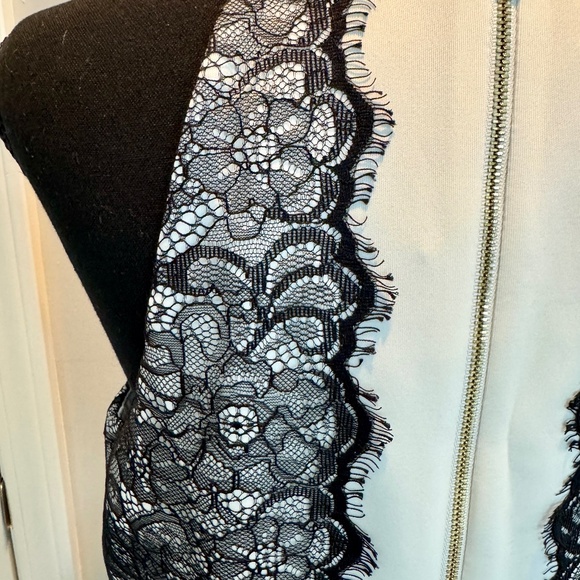 Guess Dress, white with black lace overlay, L, EUC, back zip closure, Halter - Picture 6 of 13